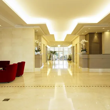 Relais Val D'europe Apart Otel 4*